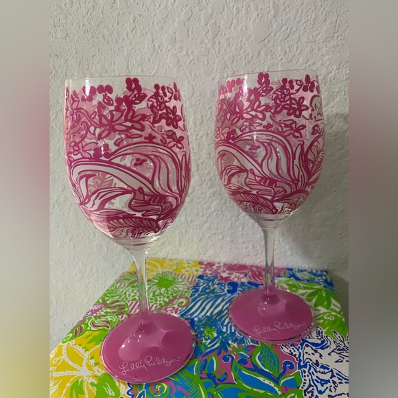 Lilly Pulitzer Pink Tropics Bunny Hop Printed Wine Glasses (Set of 2) NEW - Picture 3 of 4